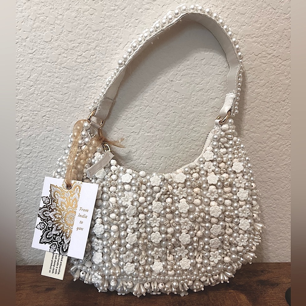 Elegant Pearl-Embellished White Handbag 🌸